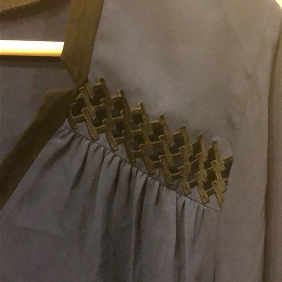 Guess women’s sheer blouse - Picture 2 of 4